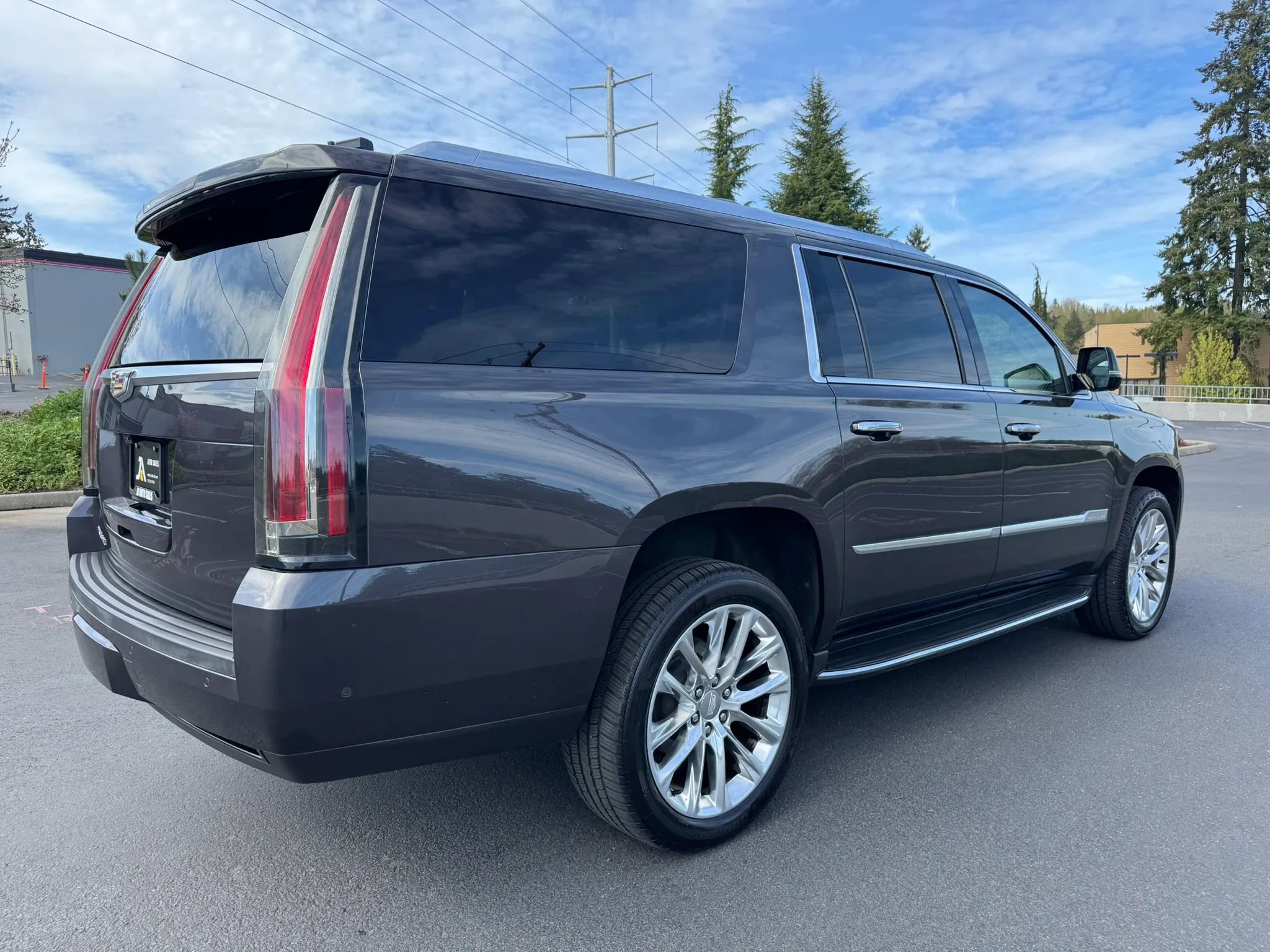 Used 2018 Cadillac Escalade ESV Premium Luxury AWD/4WD image 11