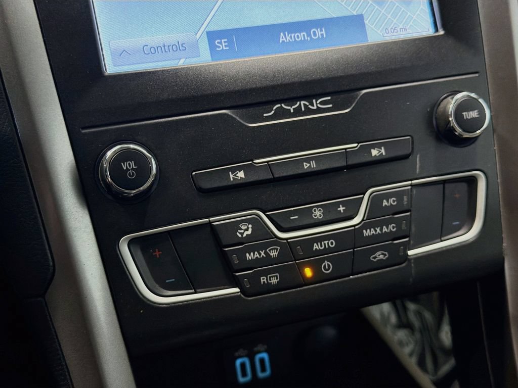 Used 2020 Ford Fusion SE FWD image 16
