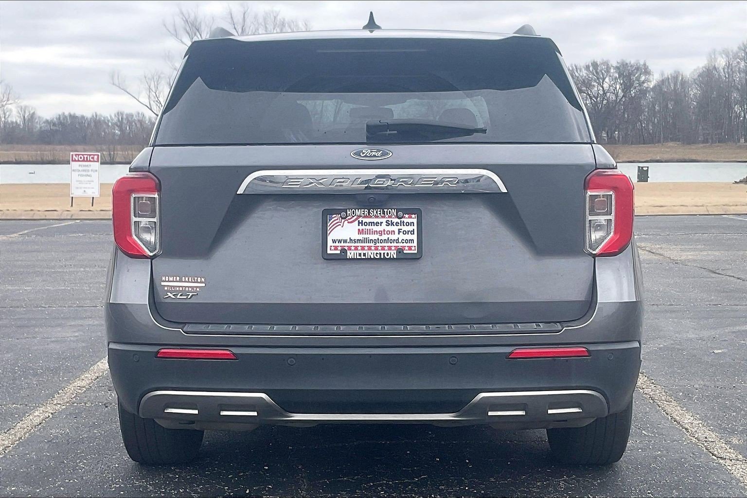 Used 2022 Ford Explorer XLT w/ Equipment Group 202A image 5