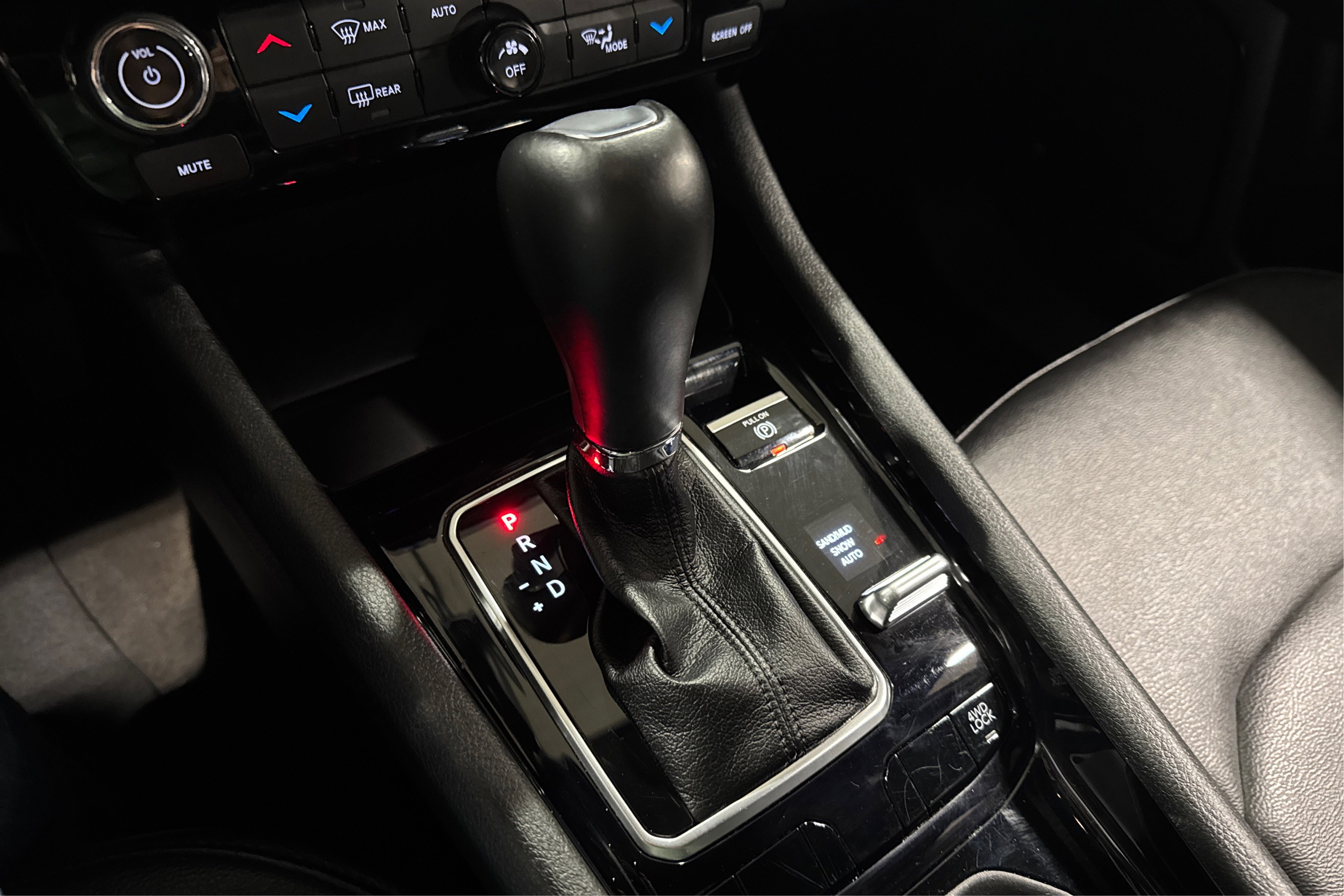 Used 2025 Jeep Compass Limited image 34