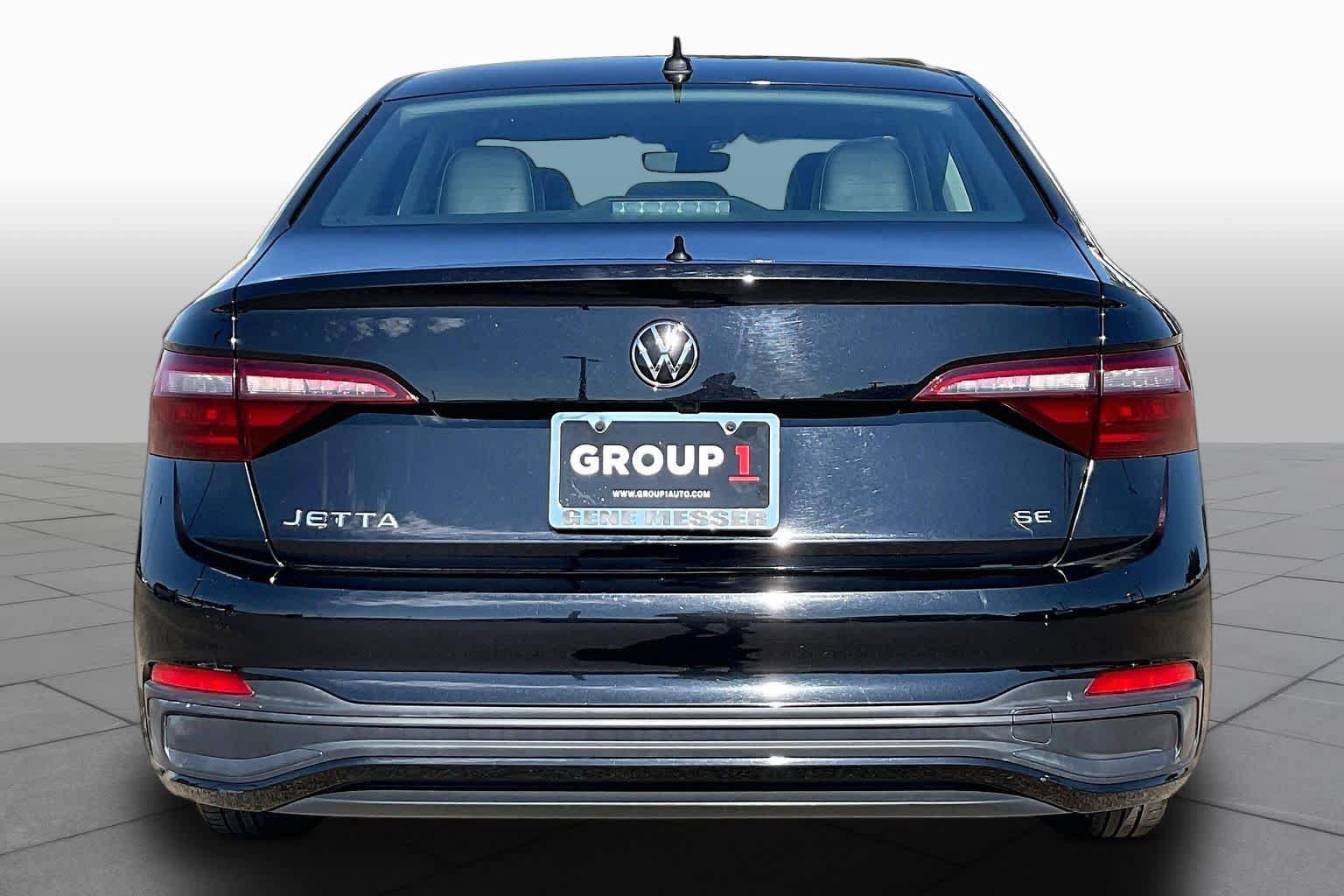 Used 2024 Volkswagen Jetta SE FWD image 5