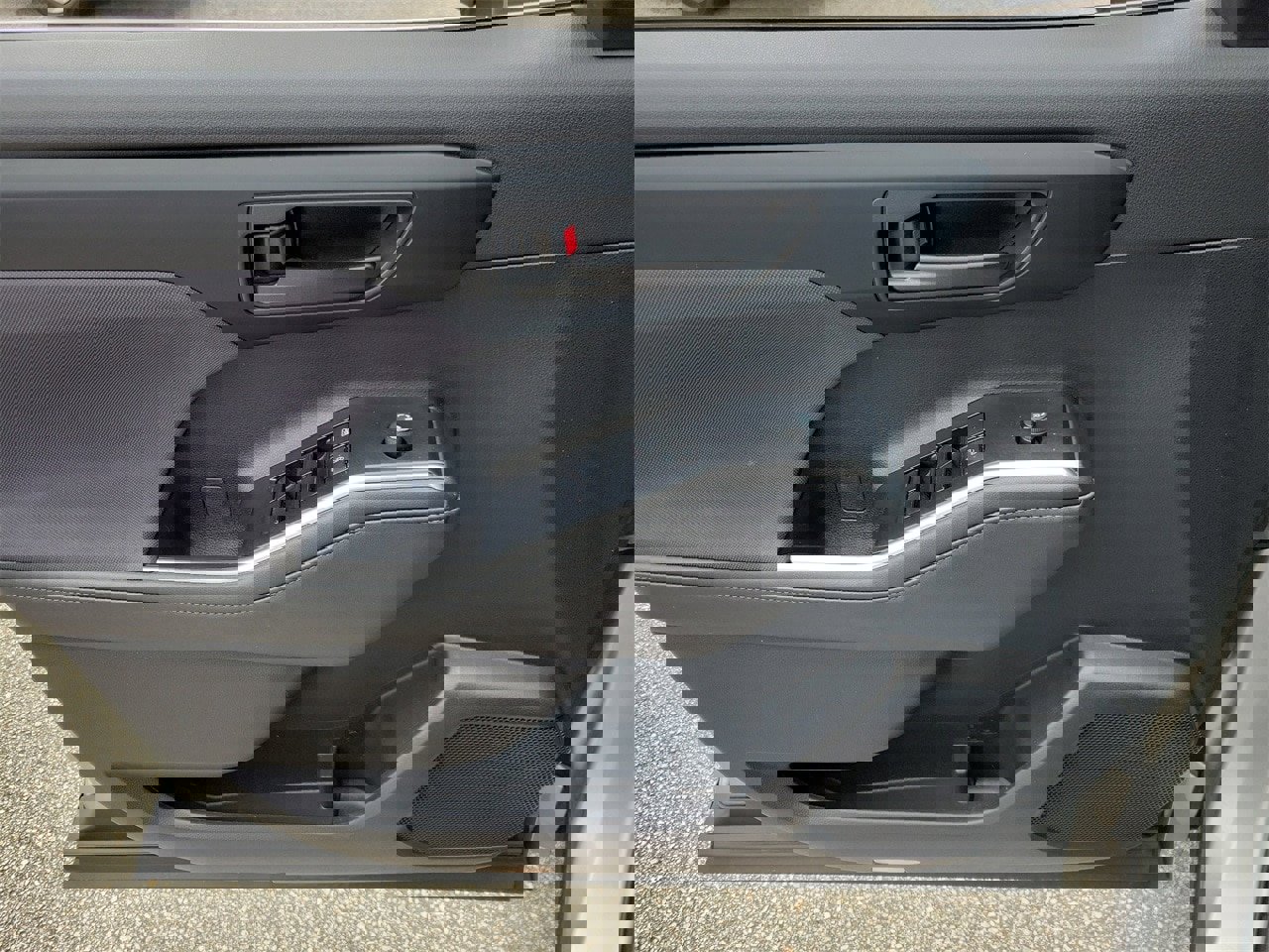 Used 2023 Toyota Highlander LE image 14