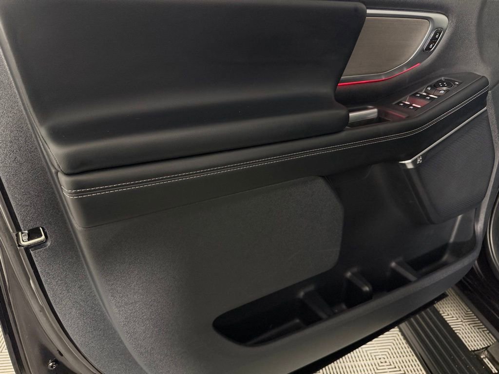 Used 2025 Ford Expedition Max Platinum image 26