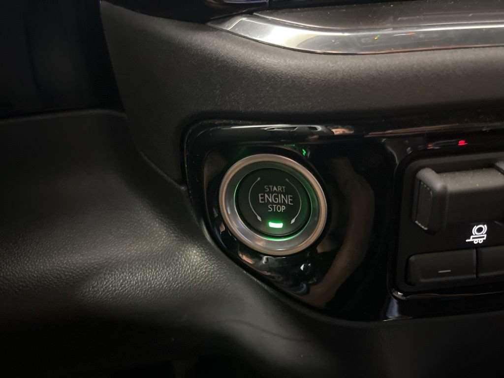 Certified 2023 Chevrolet Silverado 1500 High Country w/ Technology Package AWD/4WD image 33