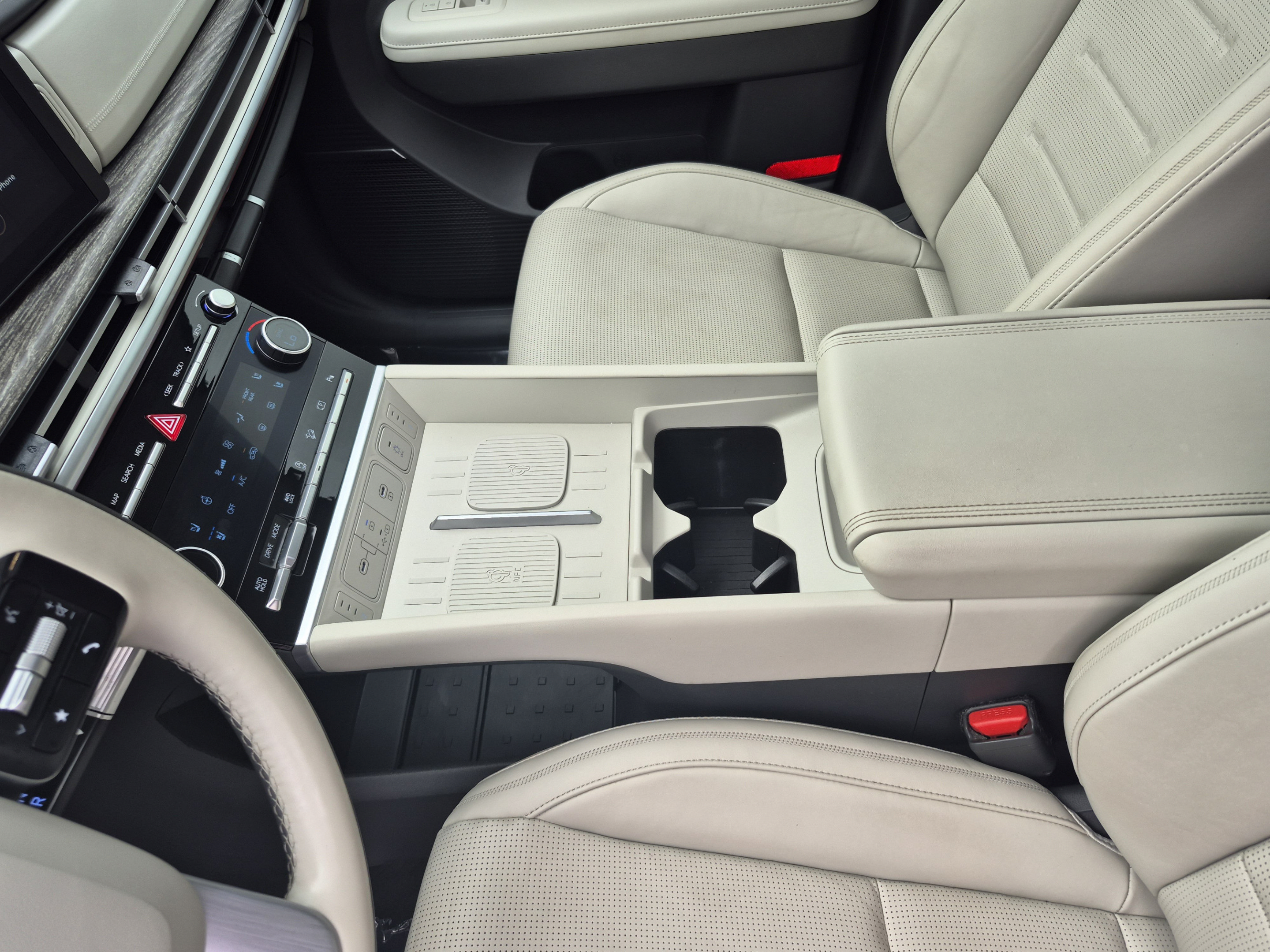 Used 2024 Hyundai Santa Fe Calligraphy AWD/4WD image 25