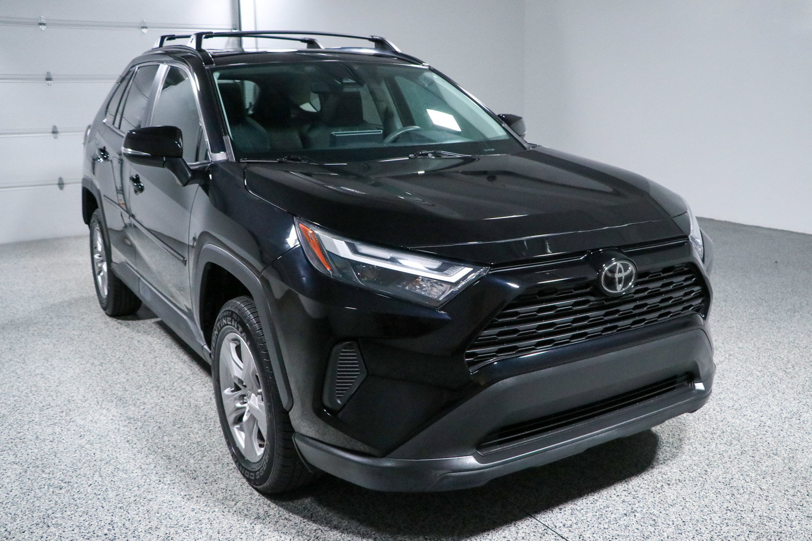 Used 2022 Toyota RAV4 XLE w/ Convenience Package FWD image 5
