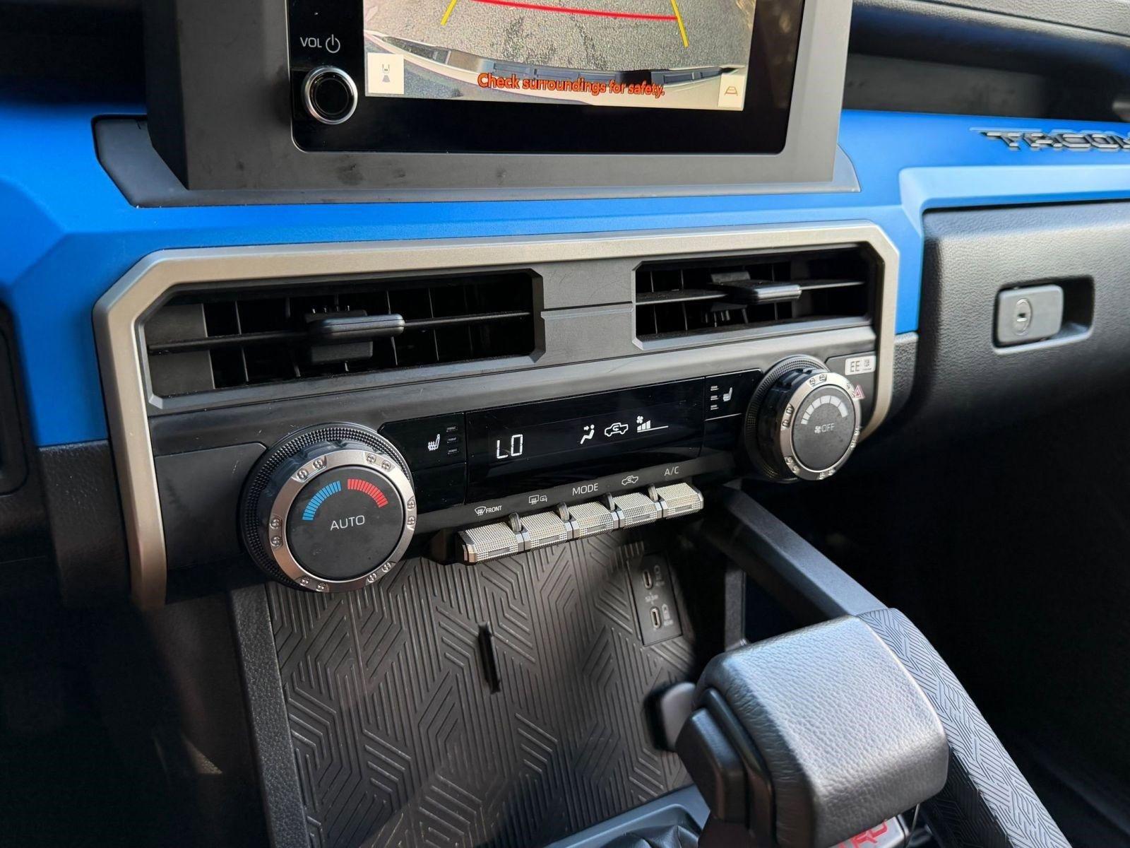 Used 2025 Toyota Tacoma TRD Off-Road AWD/4WD image 29