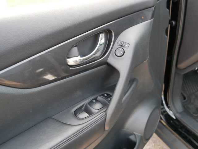 Used 2017 Nissan Rogue SV image 16