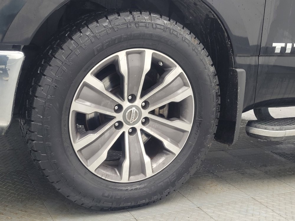 Used 2017 Nissan Titan SL image 31