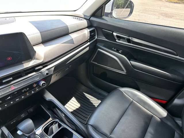 Used 2024 Kia Telluride LX FWD image 29