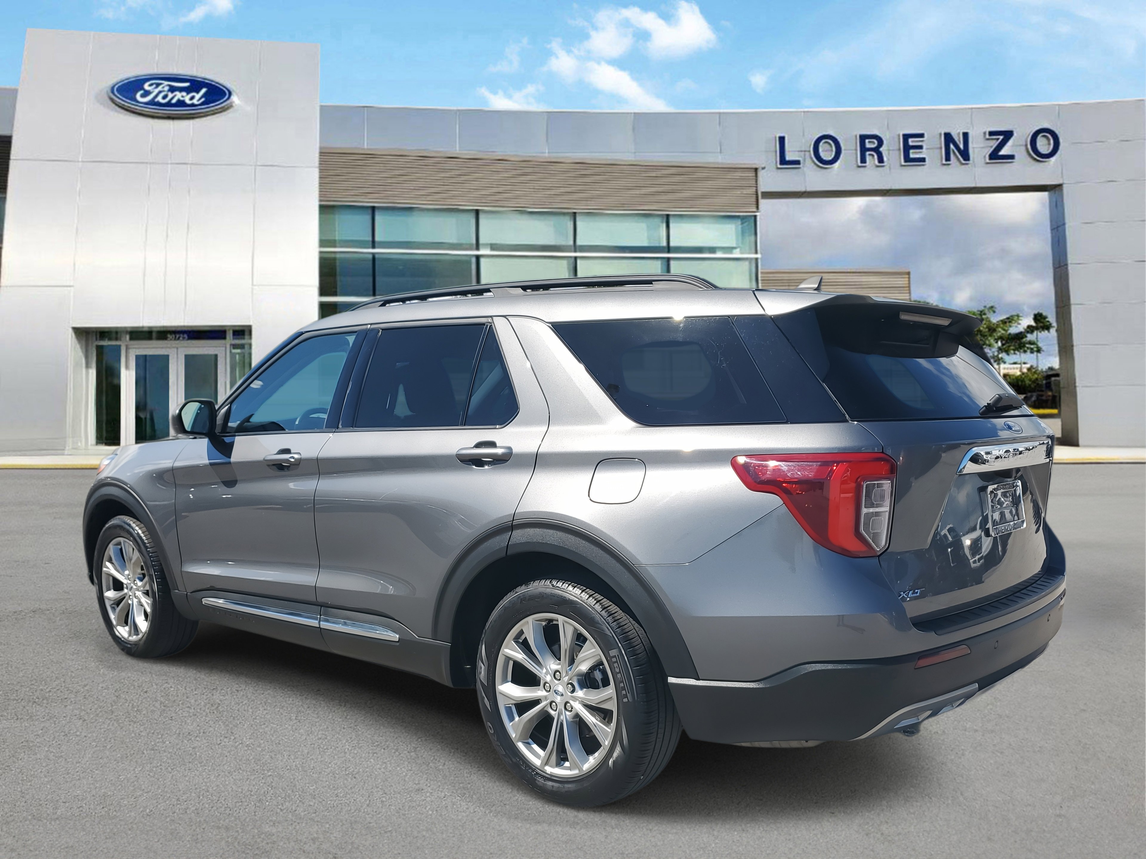 Used 2022 Ford Explorer XLT w/ Equipment Group 202A image 7