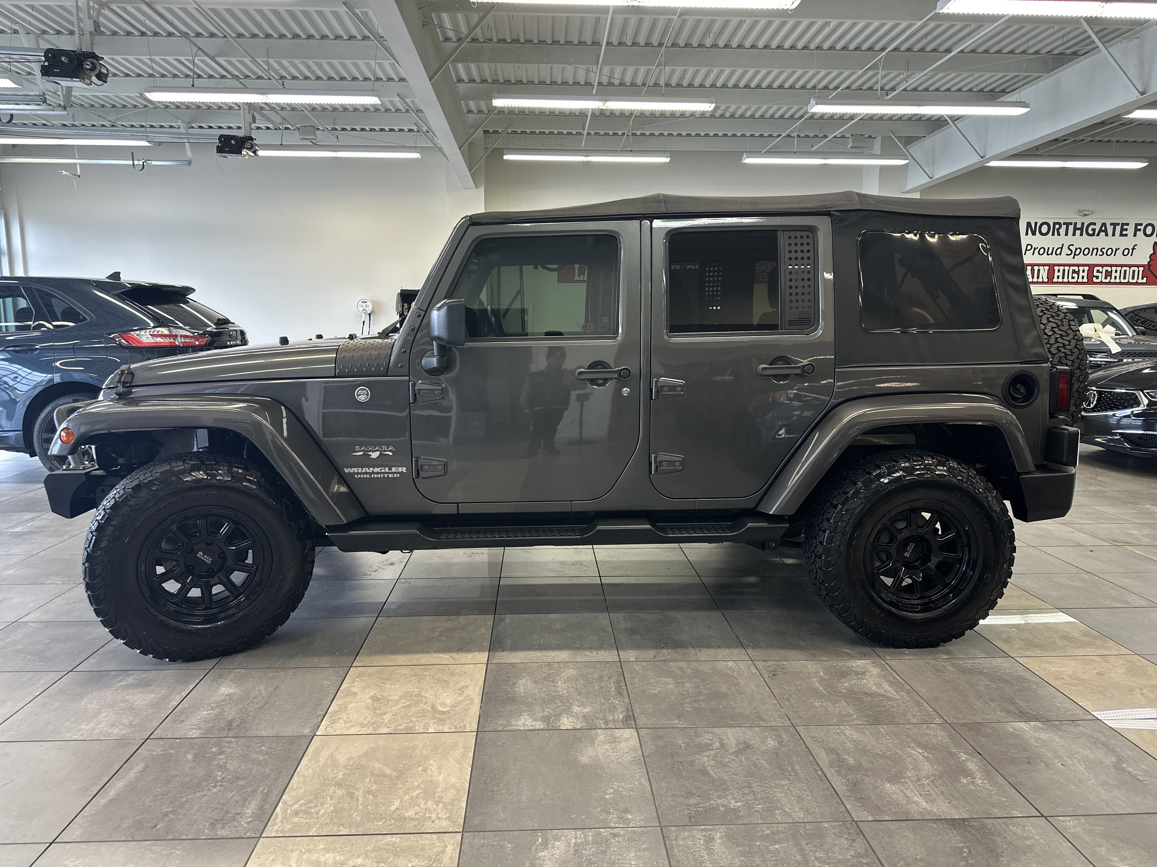 Used 2016 Jeep Wrangler Unlimited Sahara w/ Dual Top Group image 15