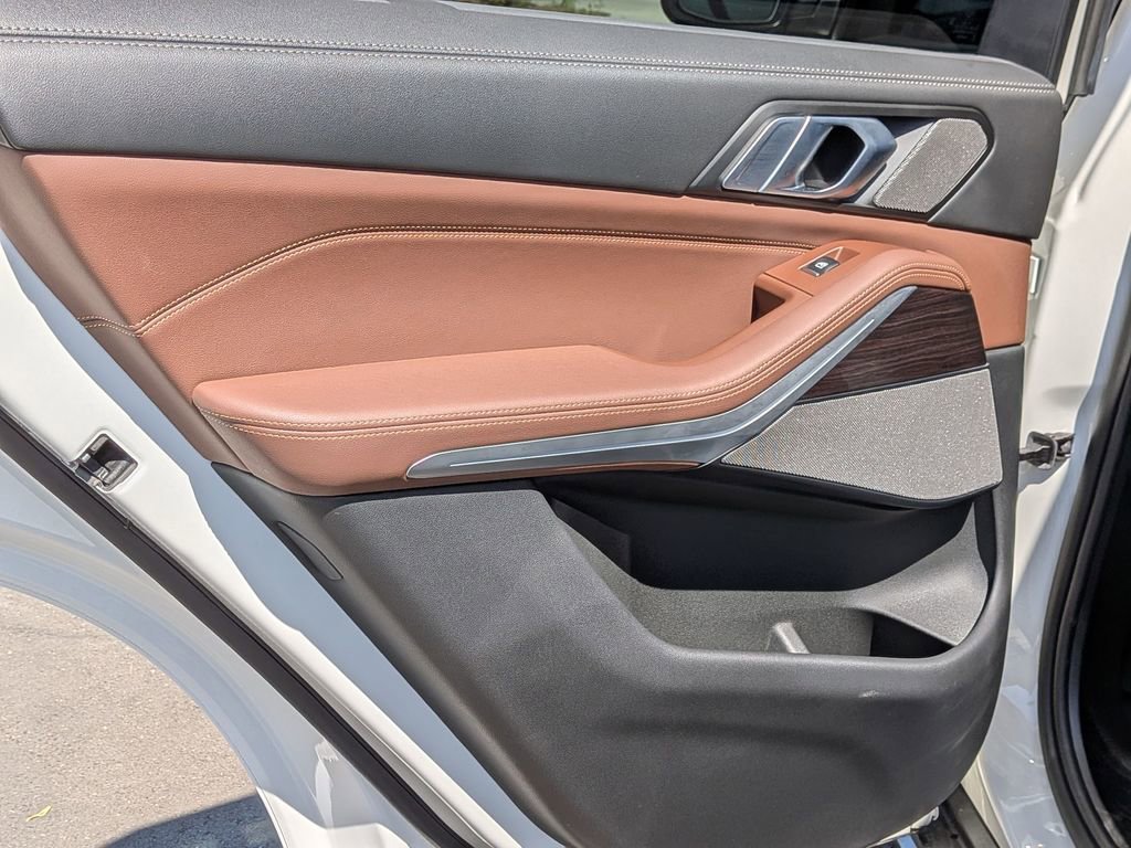 Used 2024 BMW X5 xDrive40i w/ Premium Package image 16