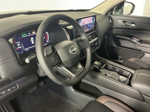 New 2026 Nissan Pathfinder Platinum AWD/4WD image 12