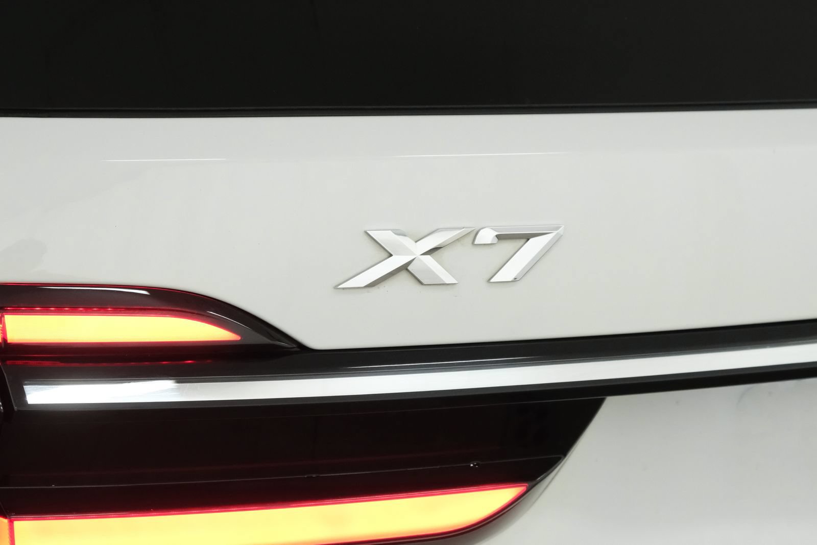 Used 2024 BMW X7 xDrive40i w/ Premium Package AWD/4WD image 4