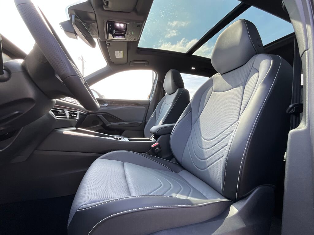 New 2025 Volkswagen Tiguan SE R-Line image 12