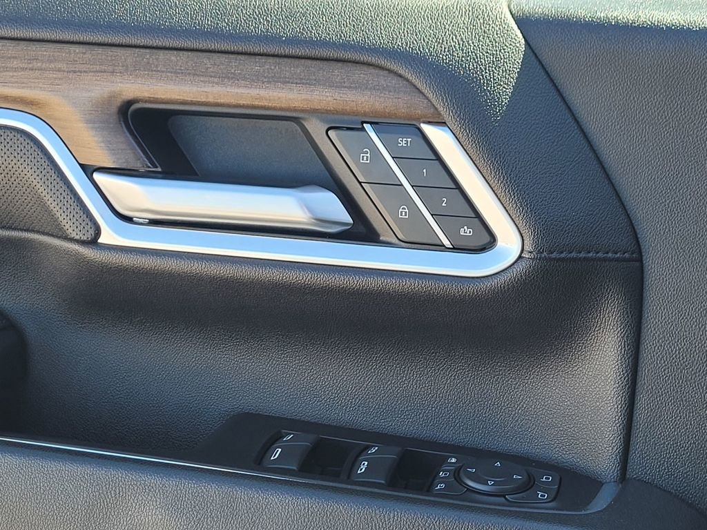 Used 2024 Chevrolet Silverado 3500 High Country w/ Z71 Off-Road Package image 30