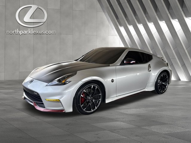 Used 2018 Nissan 370Z NISMO RWD image 3