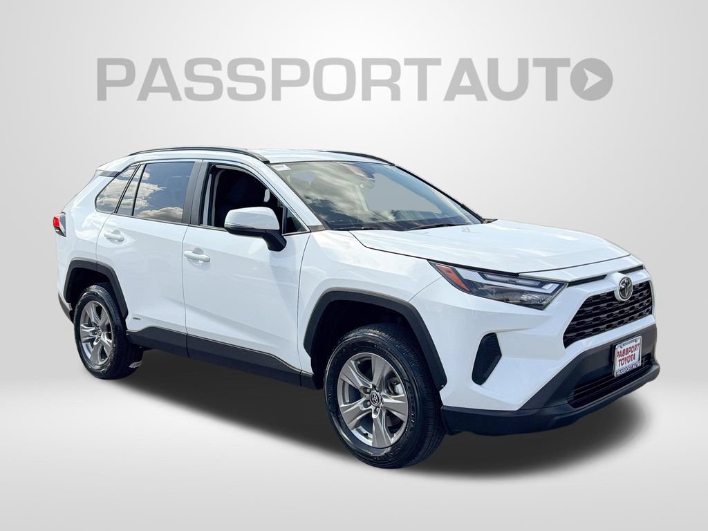Used 2025 Toyota RAV4 XLE AWD/4WD image 11