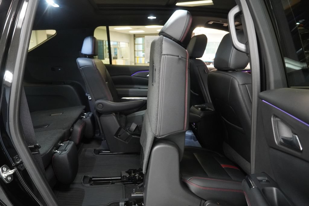 Used 2025 Chevrolet Traverse RS w/ LPO, Floor Liner Package AWD/4WD image 35