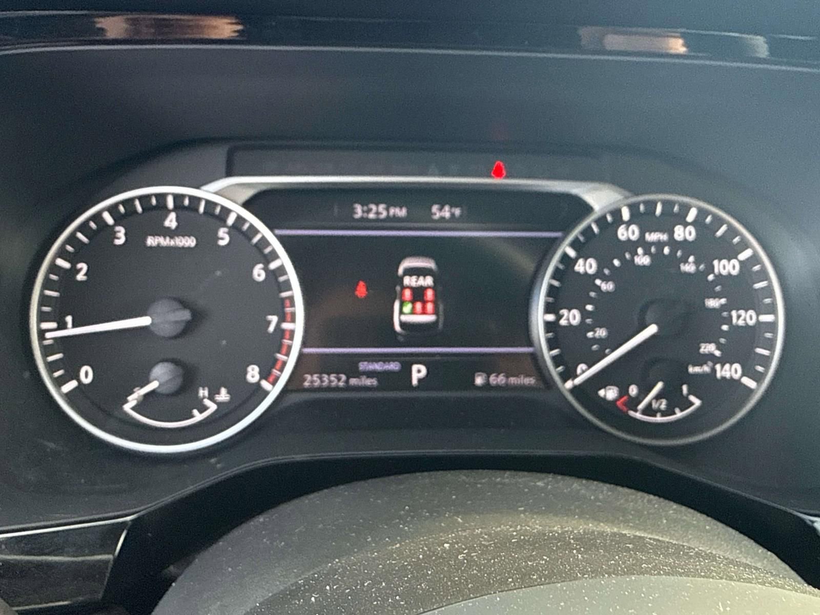 Used 2024 Nissan Pathfinder SV w/ SV Premium Package image 21