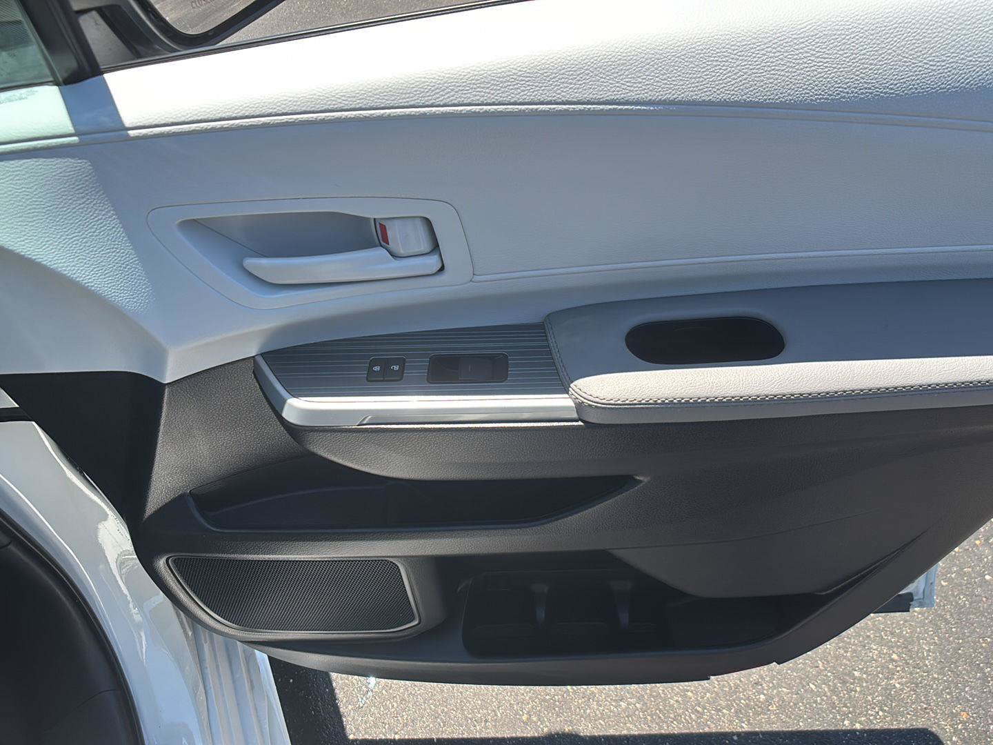 Used 2026 Toyota Sienna LE FWD image 14