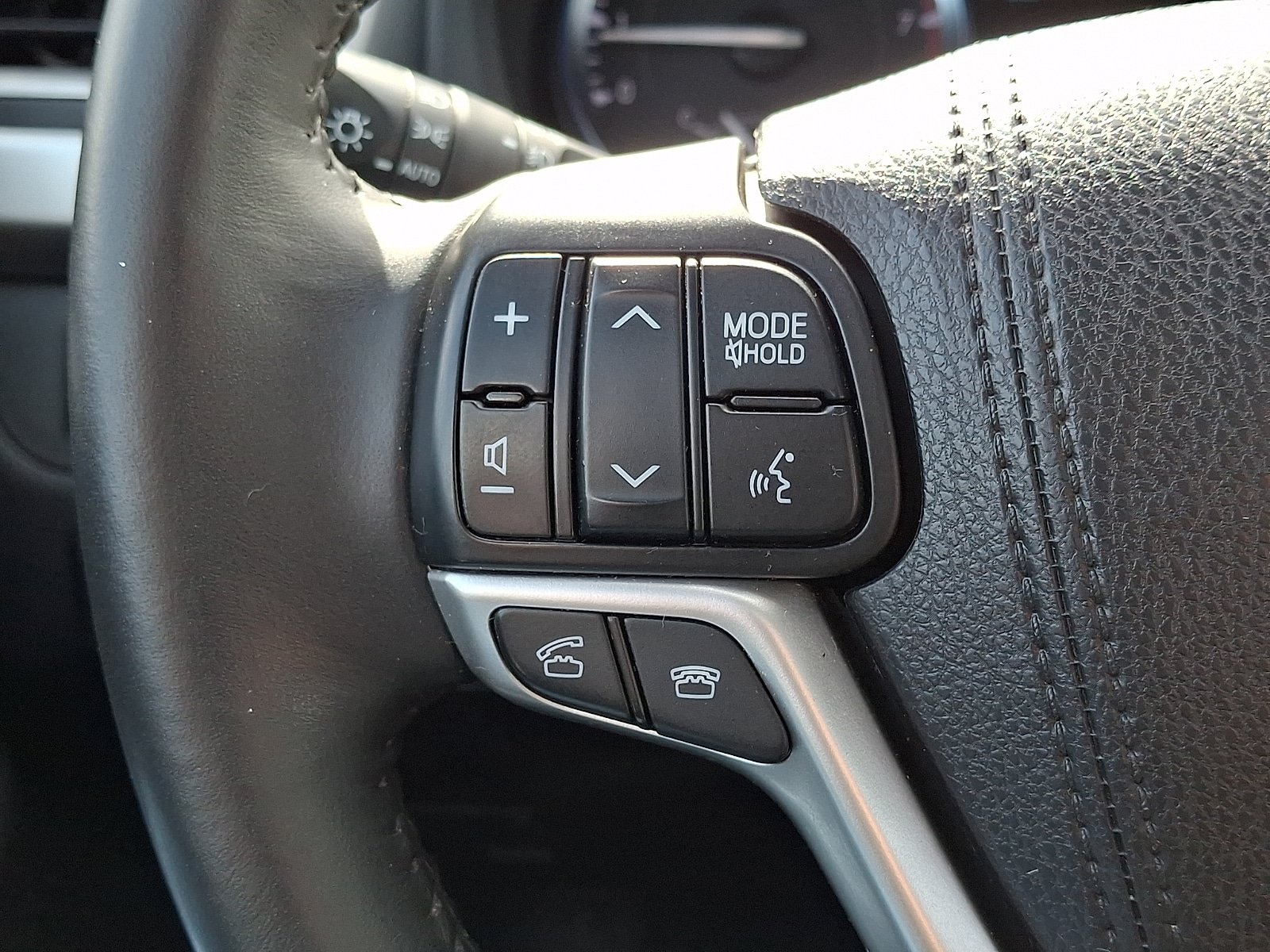 Used 2015 Toyota Highlander XLE AWD/4WD image 25