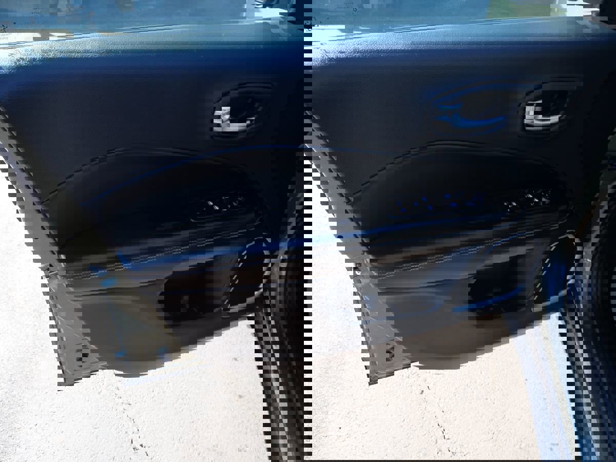 Used 2018 Jeep Compass Latitude w/ Cold Weather Group image 17