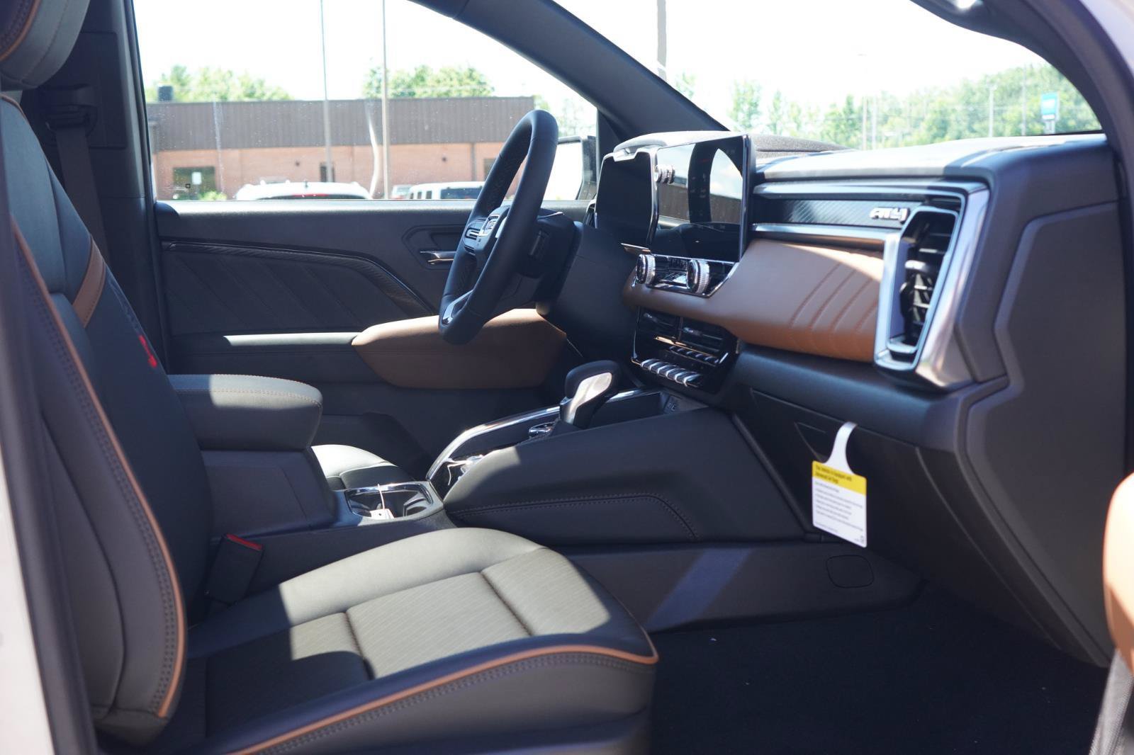 New 2026 GMC Canyon AT4 w/ Technology Plus Package AWD/4WD image 29