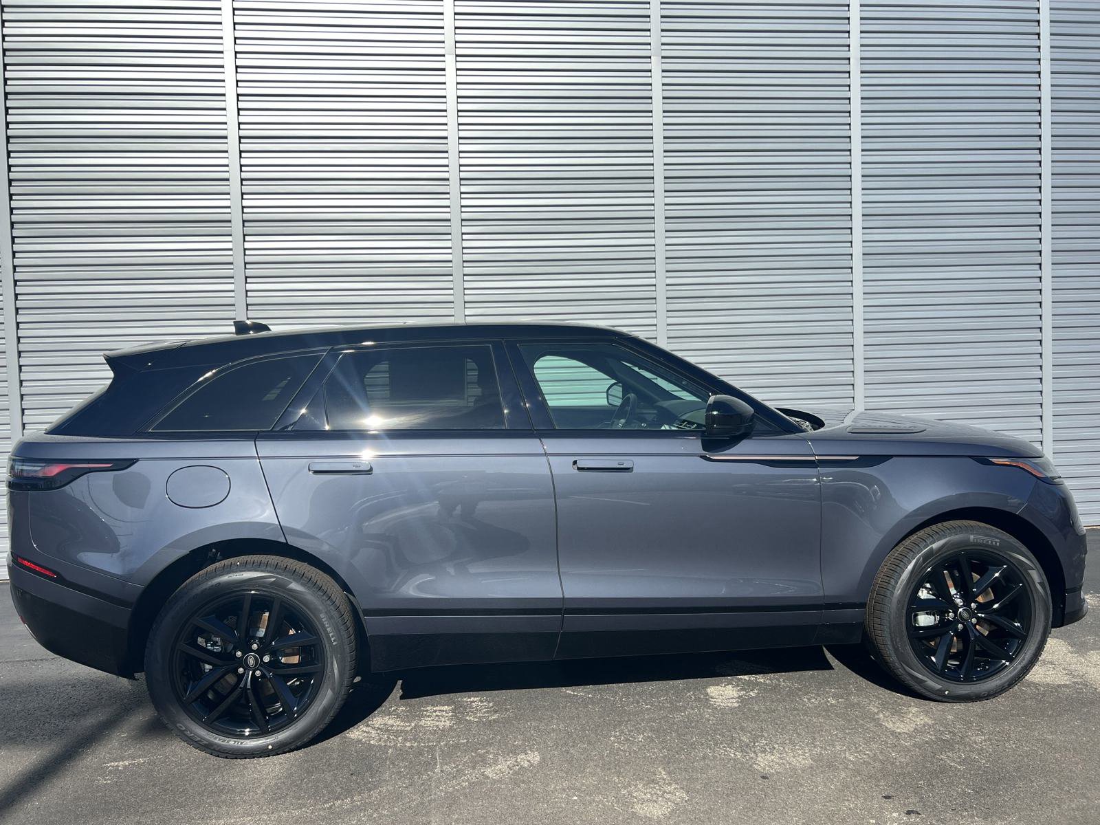 New 2025 Land Rover Range Rover Velar Dynamic SE image 6