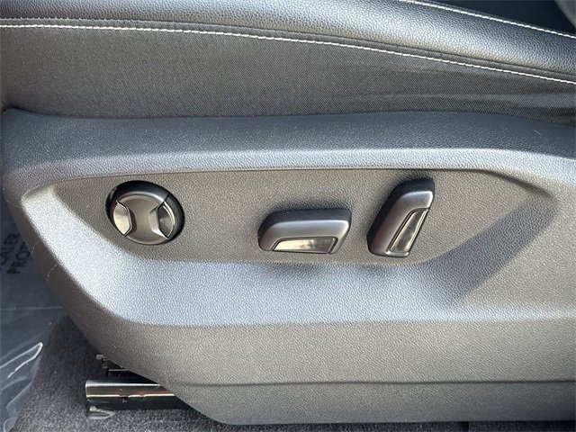 Used 2020 Volkswagen Atlas Cross Sport SE w/ Panoramic Sunroof Package image 19