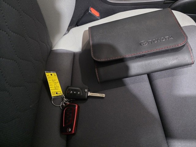 Used 2025 Toyota Corolla LE image 9