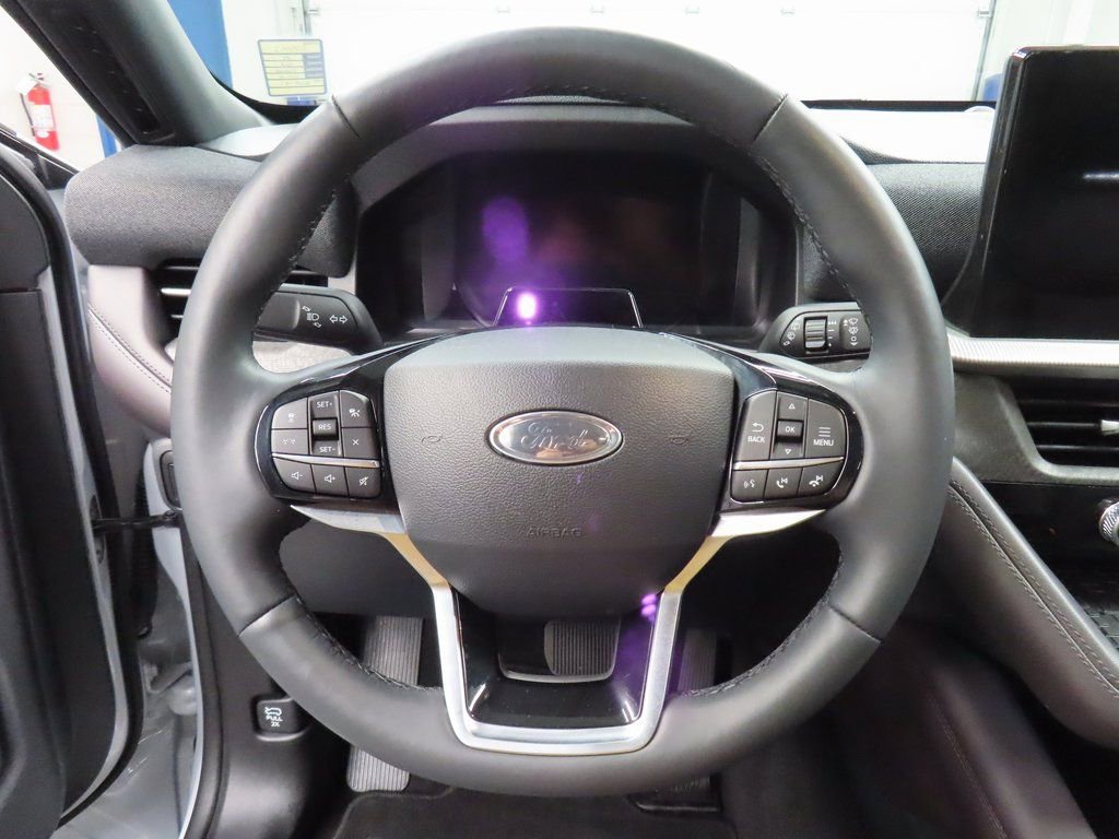 Used 2025 Ford Explorer Platinum image 47