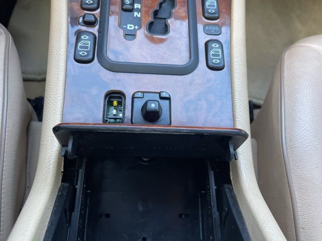 Used 2000 Mercedes-Benz E 320 Sedan image 30