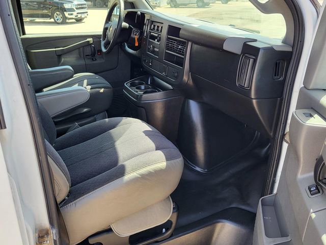 Used 2018 Chevrolet Express 2500 w/ Driver Convenience Package RWD image 22