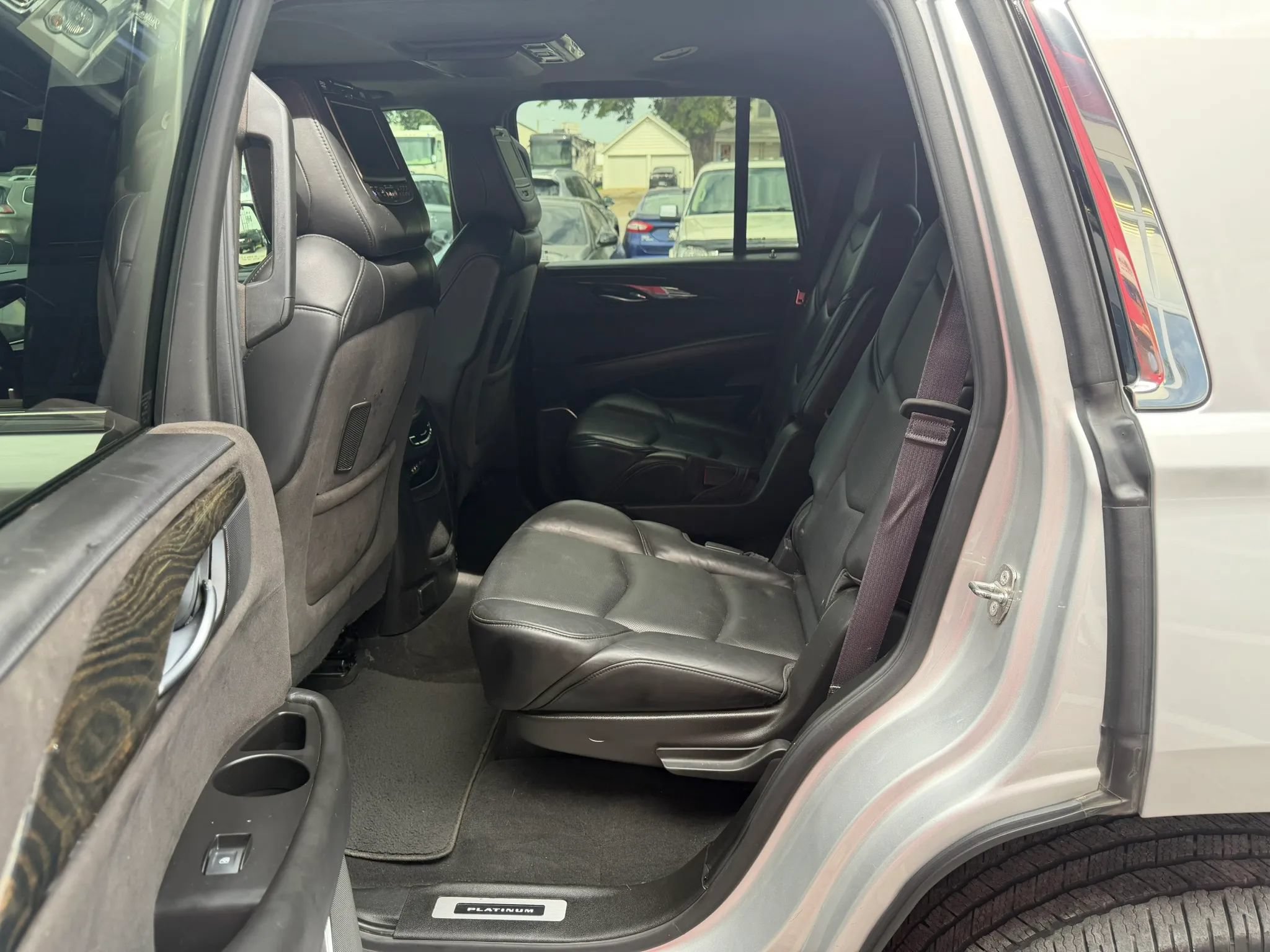 Used 2016 Cadillac Escalade Platinum AWD/4WD image 12