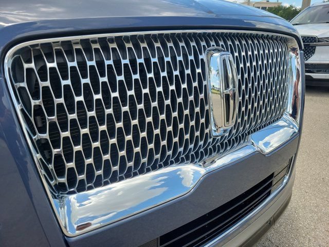 Certified 2023 Lincoln Navigator Reserve AWD/4WD image 13
