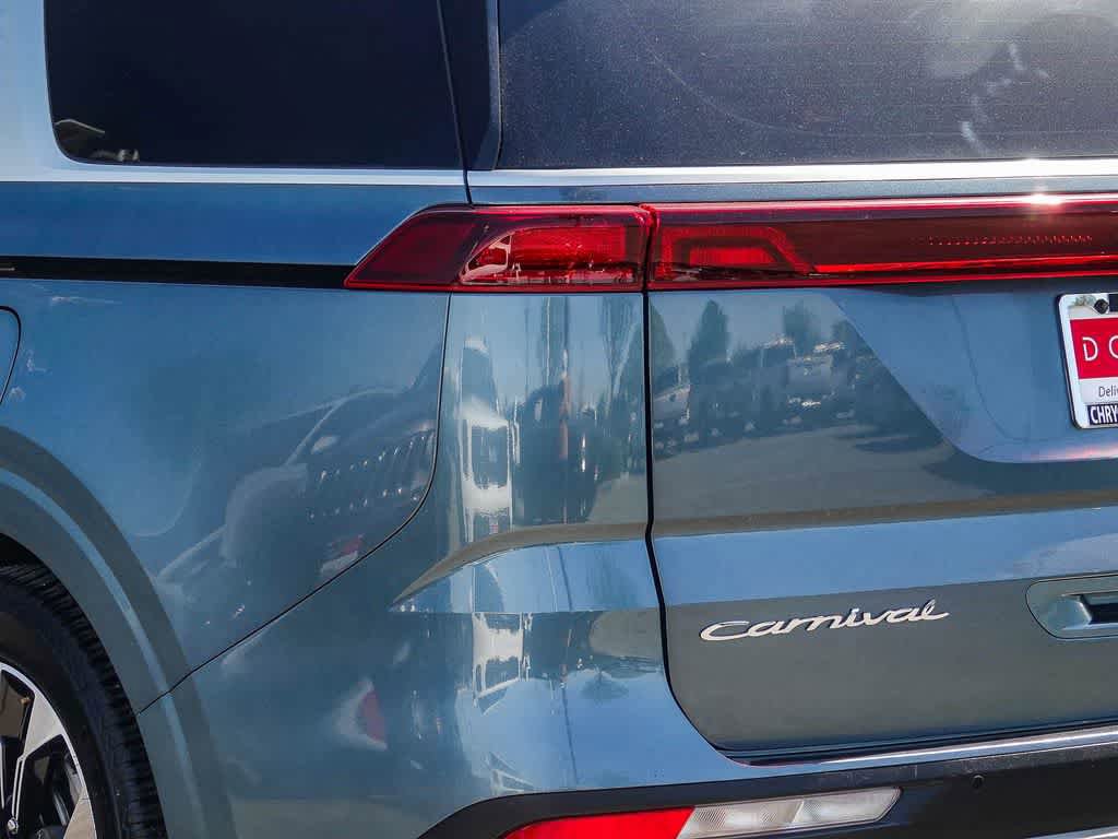 Used 2022 Kia Carnival EX FWD image 7