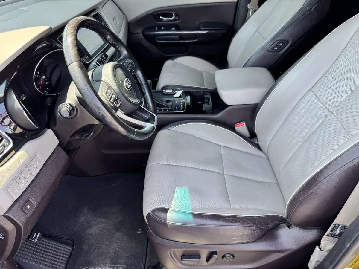 Used 2017 Kia Sedona SX Limited FWD image 42