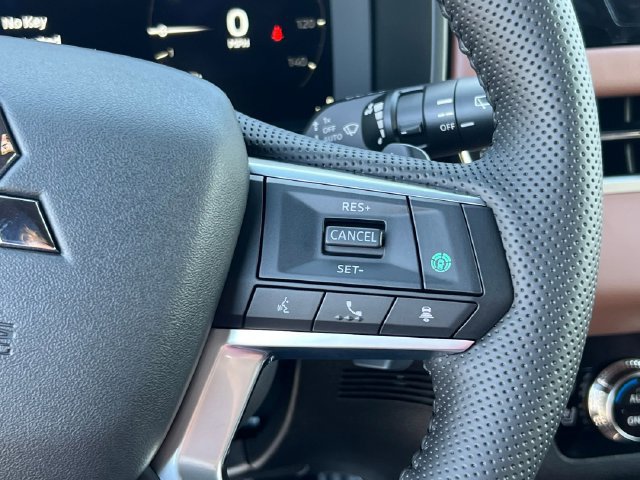 New 2026 Mitsubishi Outlander SEL FWD image 18