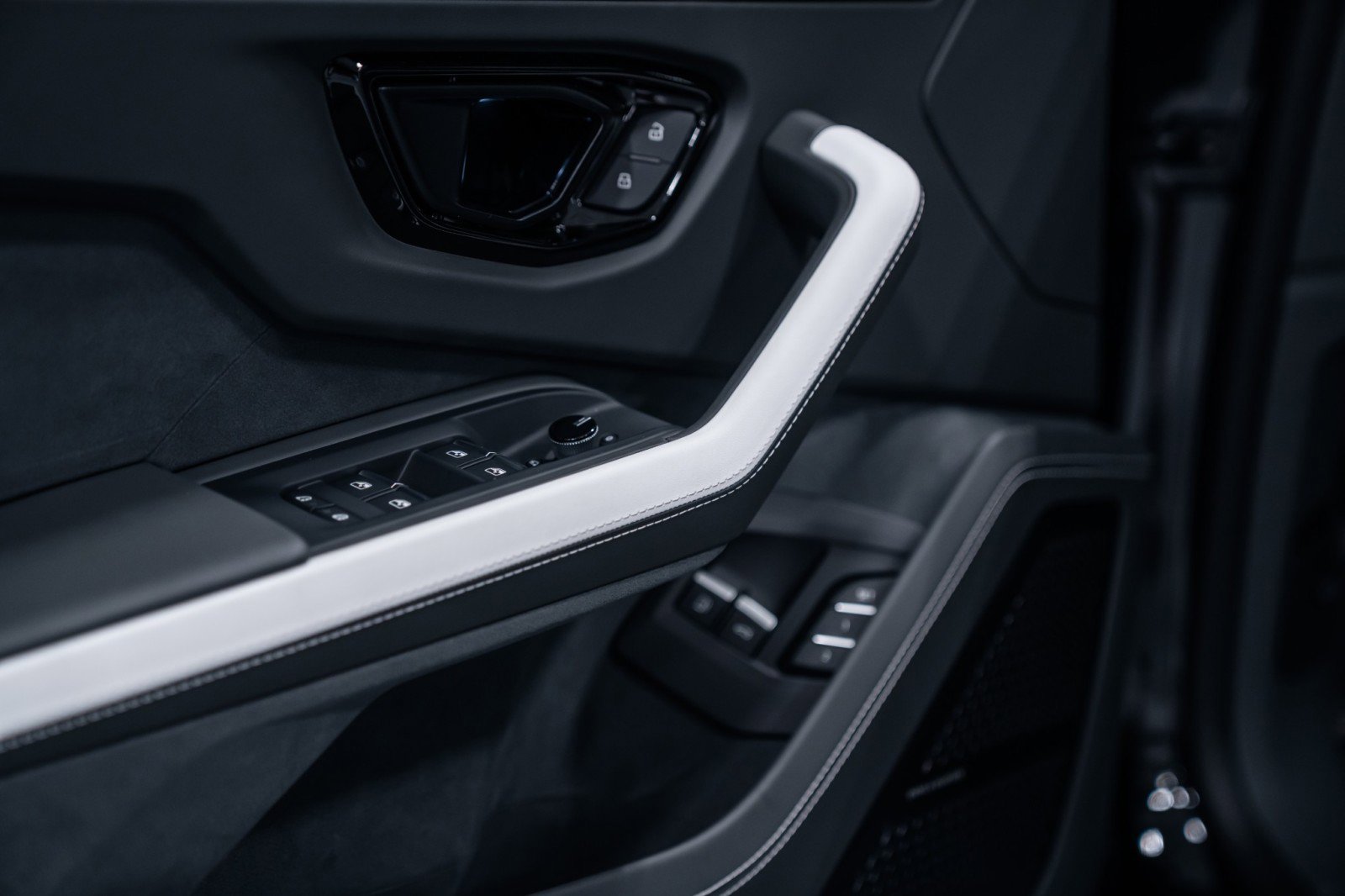 Used 2025 Lamborghini Urus SE image 18