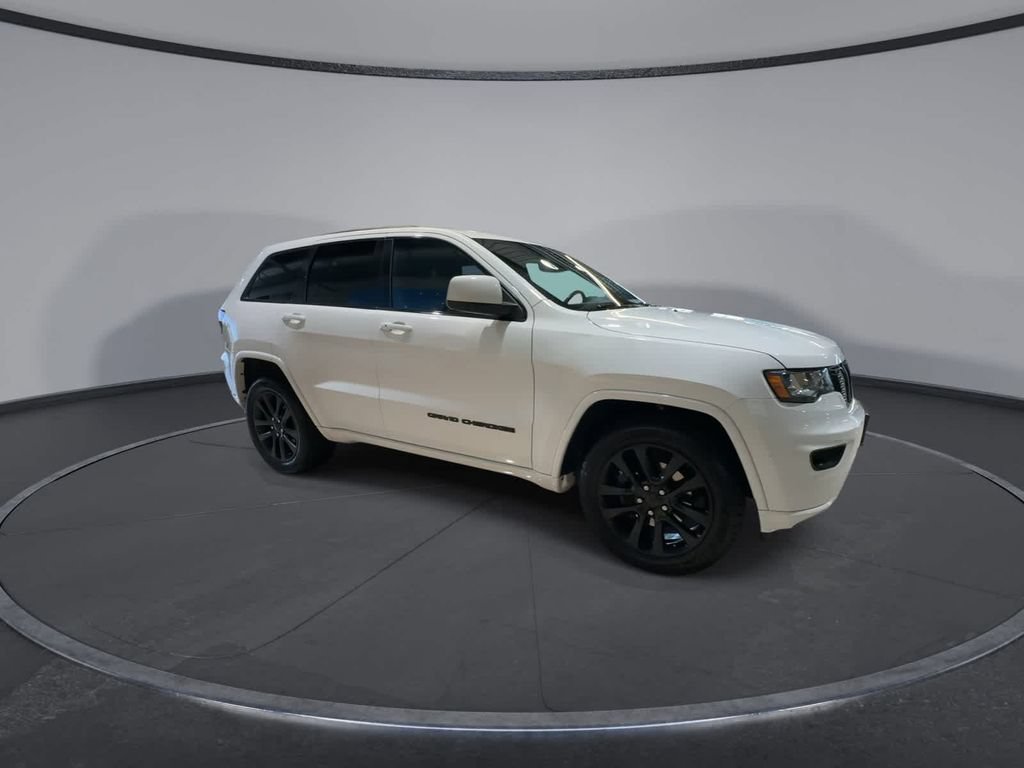 Used 2019 Jeep Grand Cherokee Altitude AWD/4WD image 2