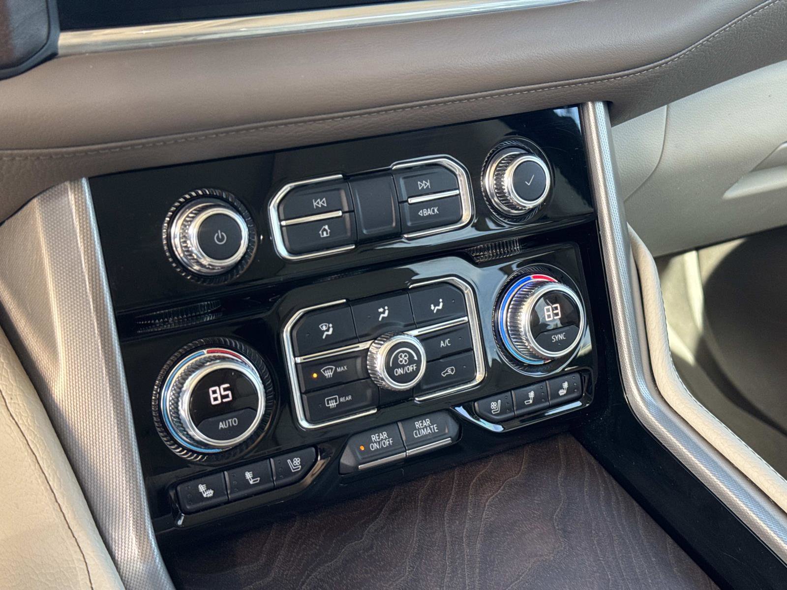 Used 2022 GMC Yukon XL Denali w/ Denali Premium Package image 26