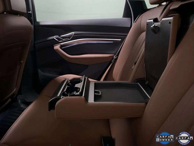 Used 2022 Audi e-tron Premium Plus w/ Premium Plus Package image 77