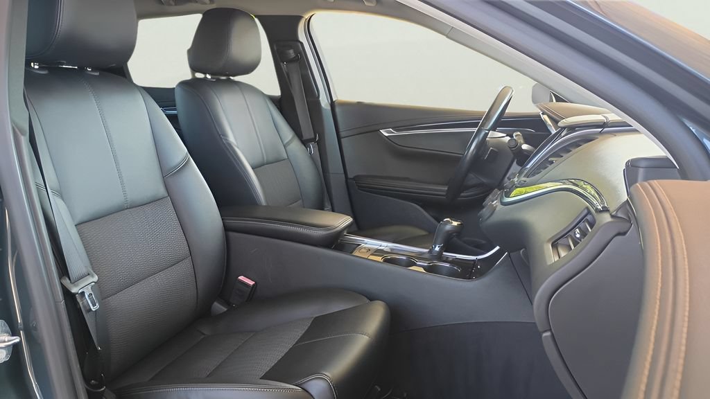 Used 2018 Chevrolet Impala LT FWD image 21