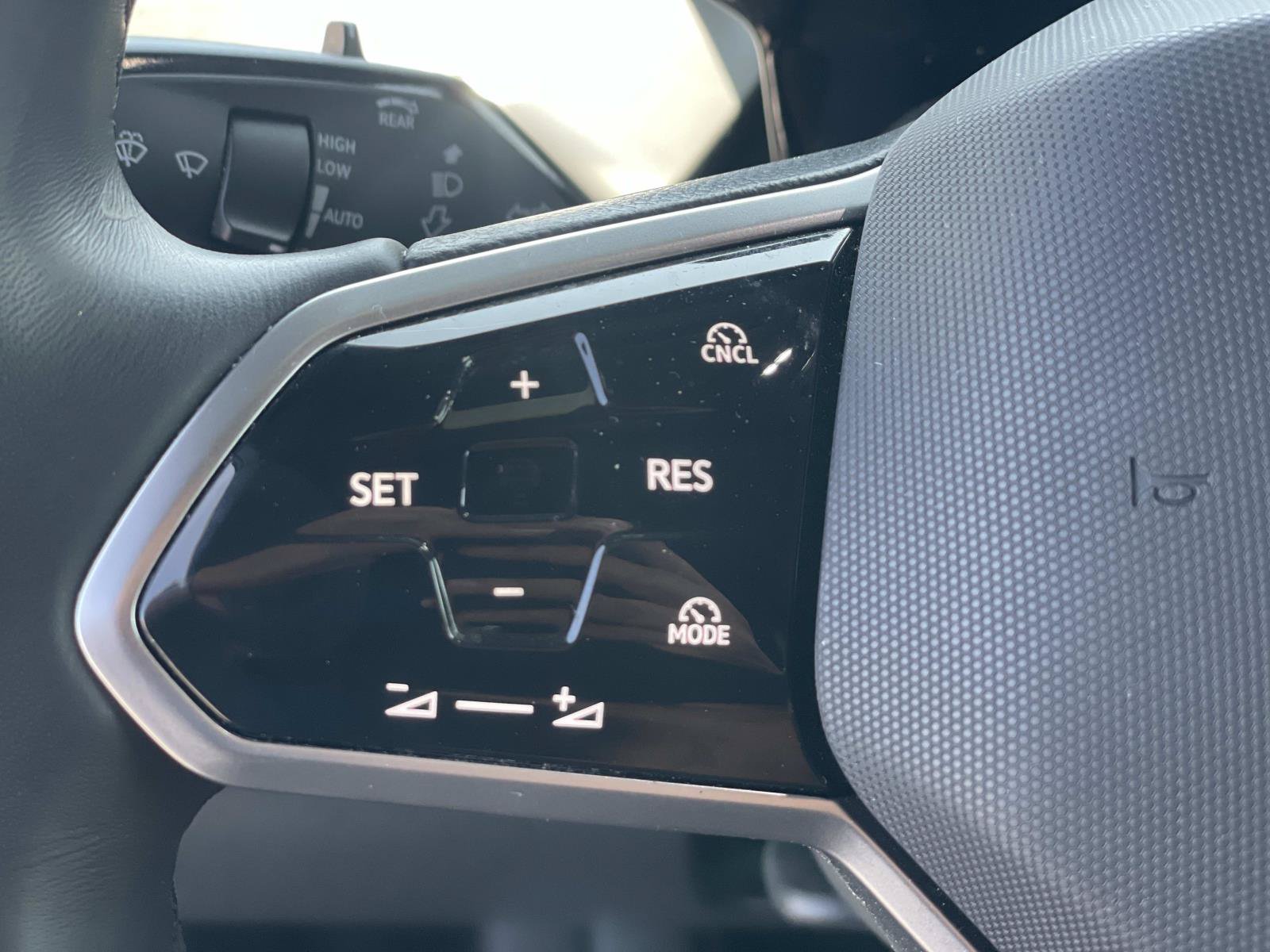 Certified 2025 Volkswagen ID. Buzz Pro S RWD image 8