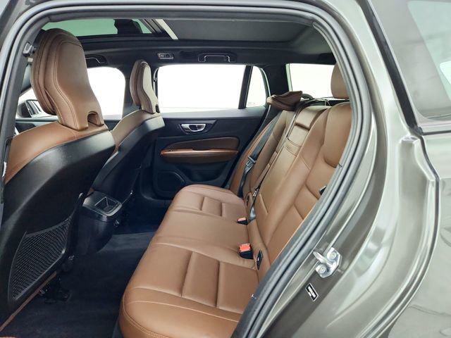 Used 2020 Volvo V60 T5 Momentum w/ Protection Package image 26