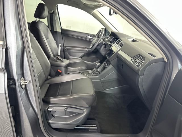 Used 2021 Volkswagen Tiguan SE image 28