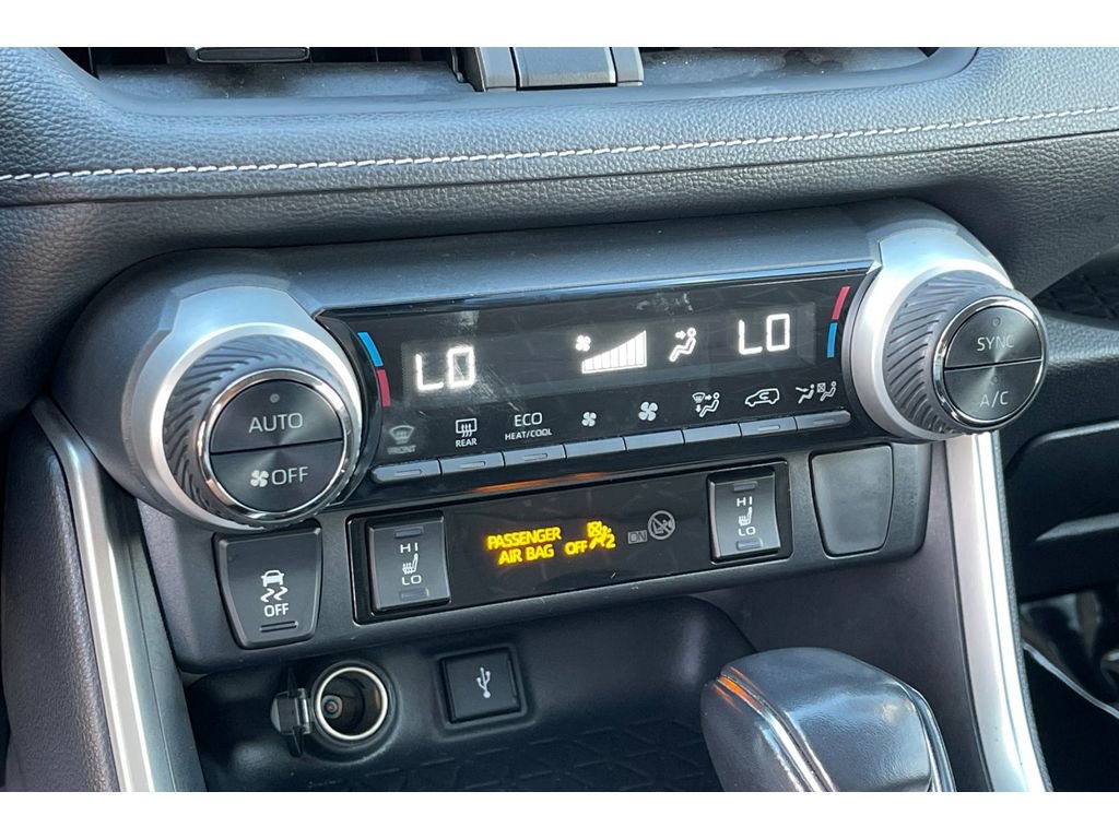 Used 2021 Toyota RAV4 XLE w/ Convenience Package image 29