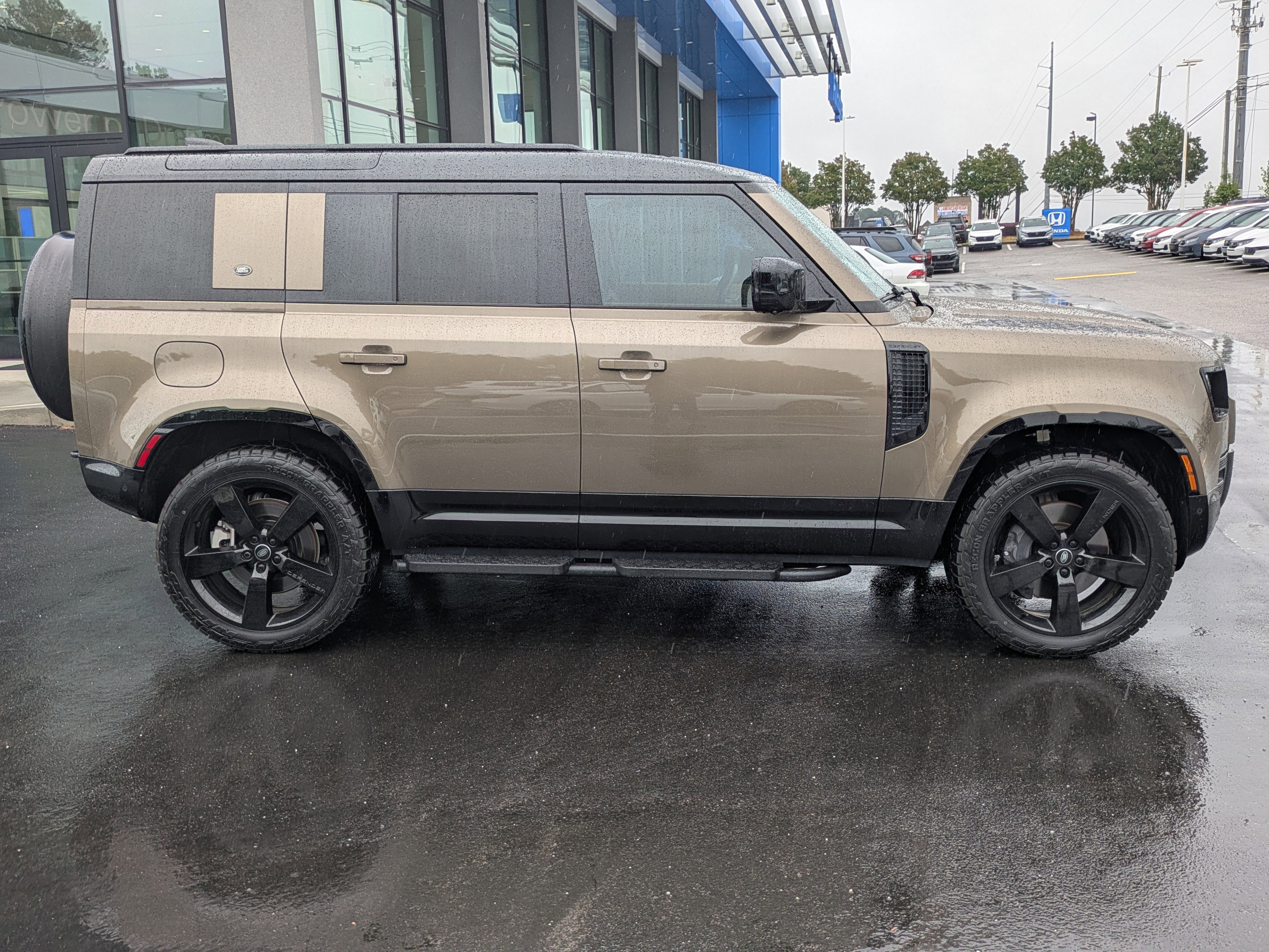 Used 2024 Land Rover Defender 110 X-Dynamic SE AWD/4WD image 73